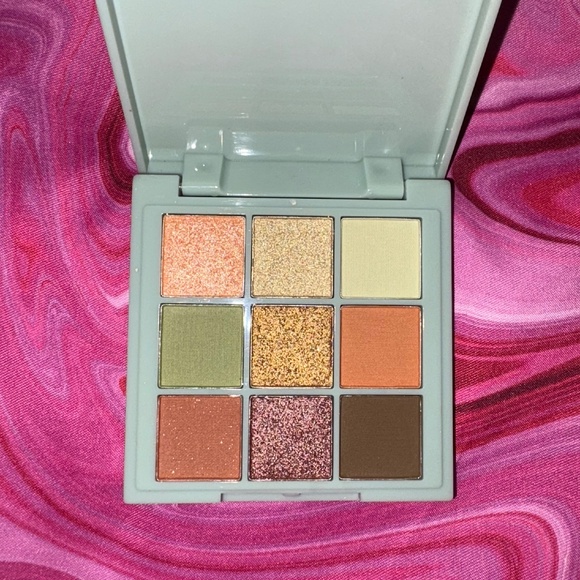 Glowcore Cosmetics Mystic Earth 9 Pan Mini Eyeshadow Palette 8.1g NEW IN BOX - Picture 1 of 2